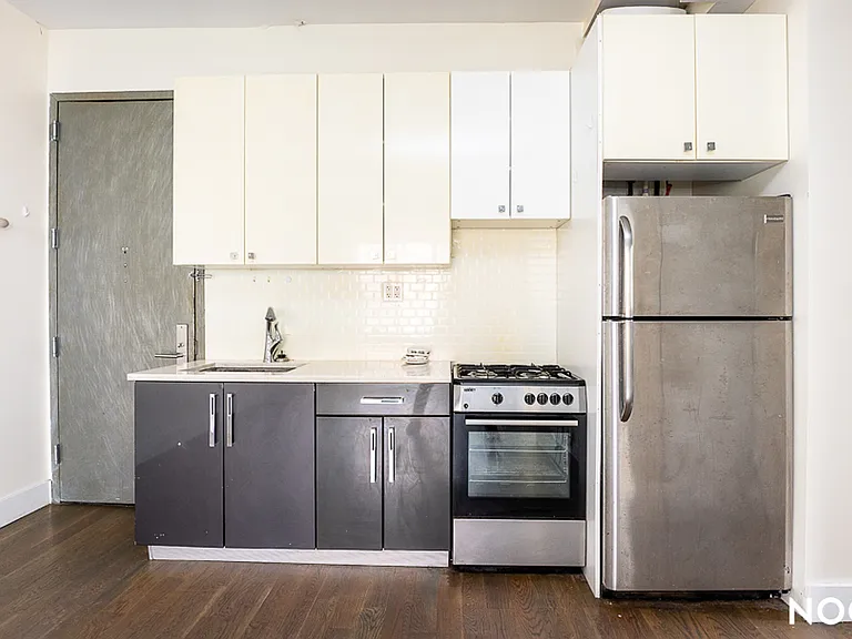 18 Dodworth St #2A — Photo 4