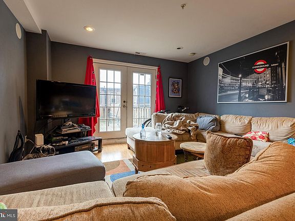 3rd image of 530 E Girard Ave #2