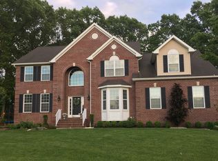 8 Shayna Ct, Monroe Township, NJ 08831