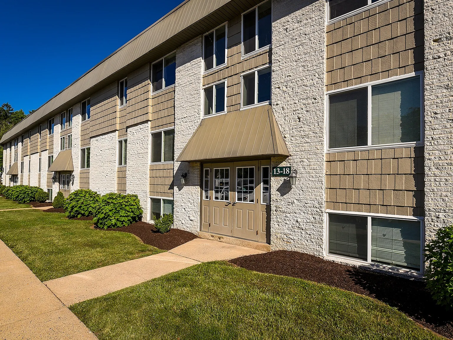 Park Court Apartments — Photo 4
