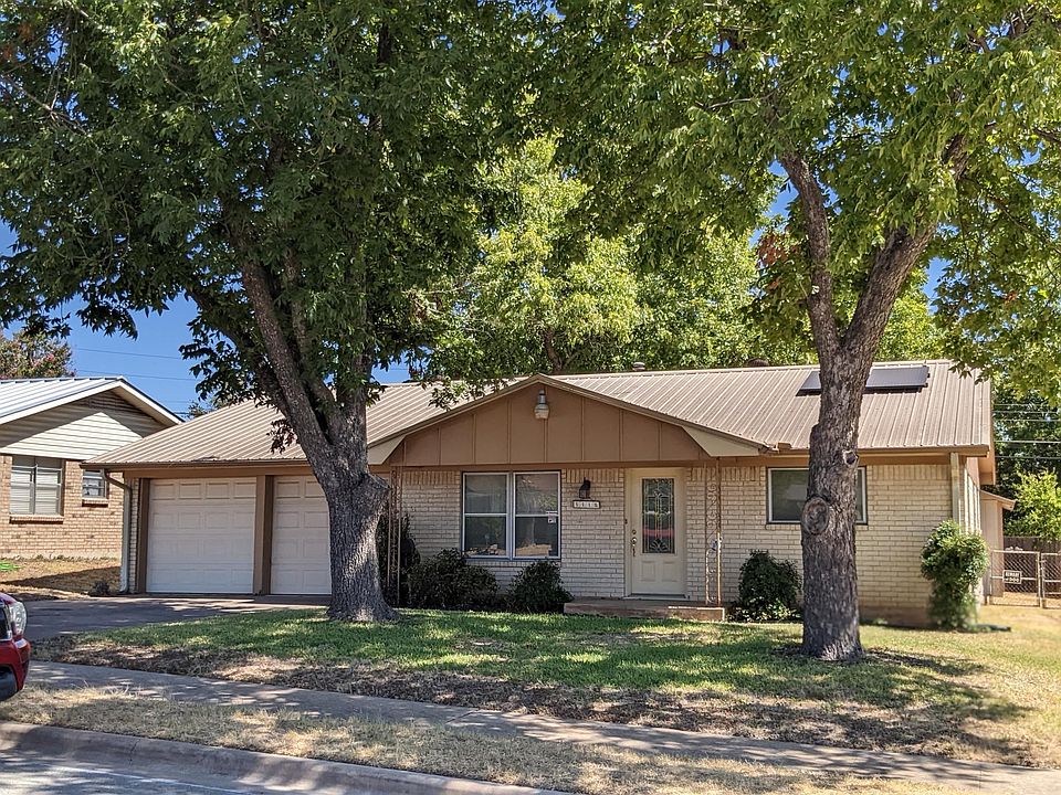 1st image of 1118 Colony North Dr
