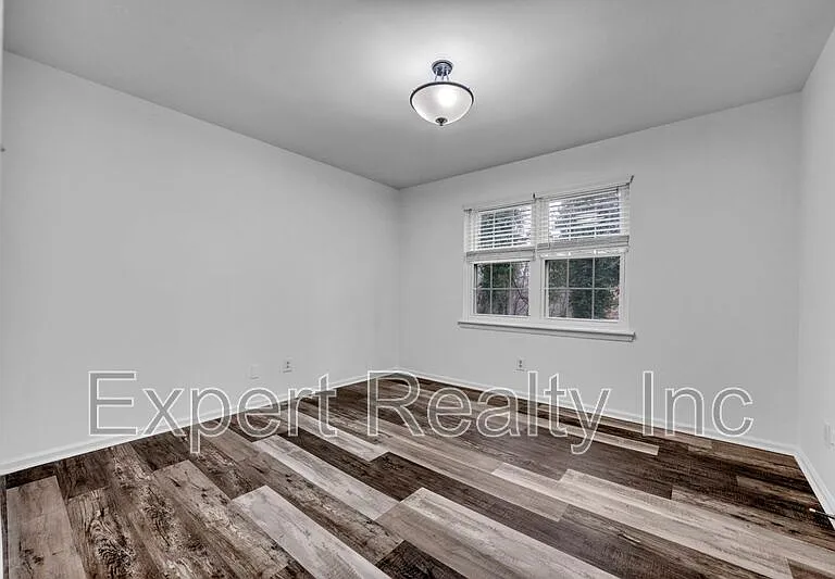 2076 Montreat Cir — Photo 13