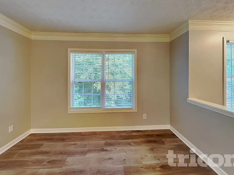 1455 Enchanted Forest Dr — Photo 2