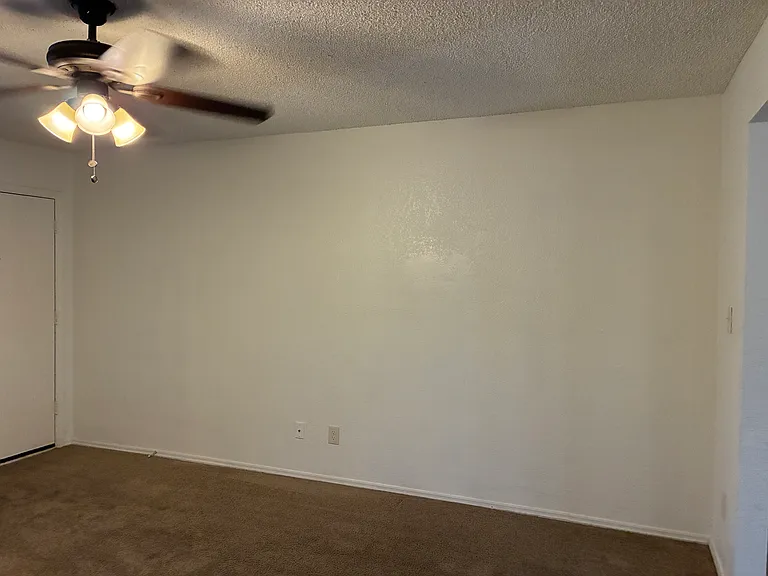 602 W Wickieup Ln — Photo 5