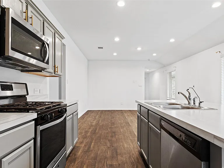 2326 Spruce Cliff Ln — Photo 11
