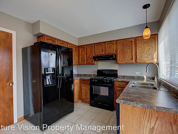 5th image of 2411 Royal Dr