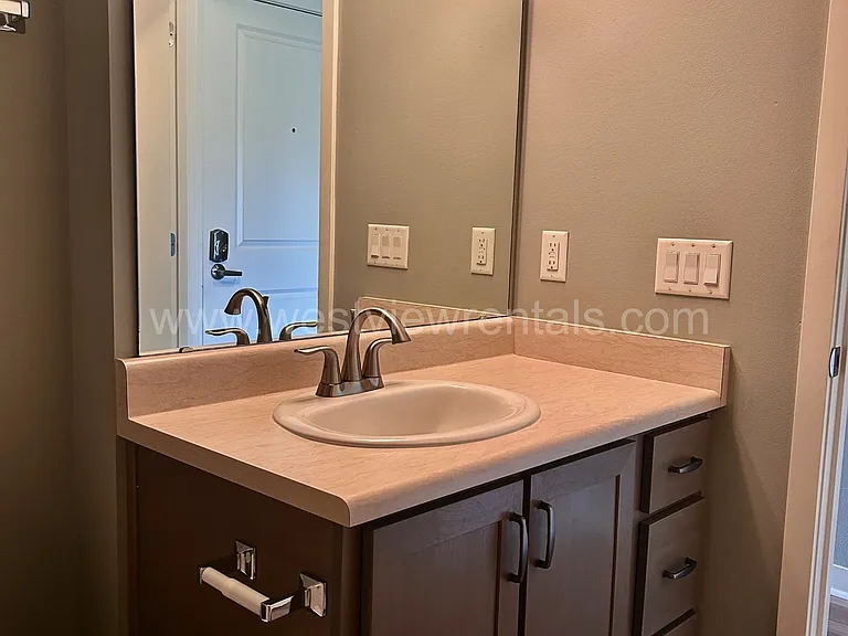 203 E Laurel St — Photo 318