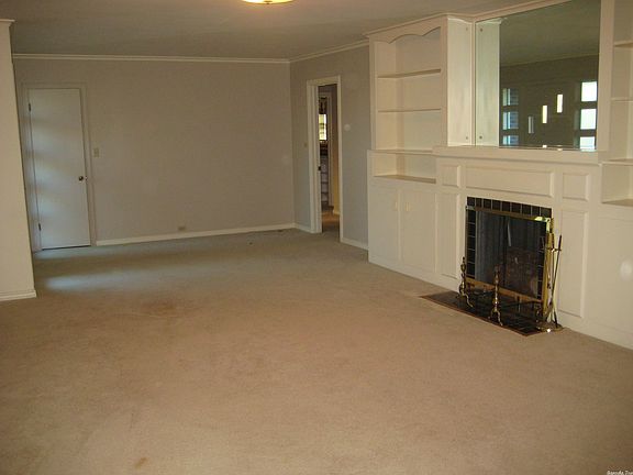 2nd image of 1101 Reine St S
