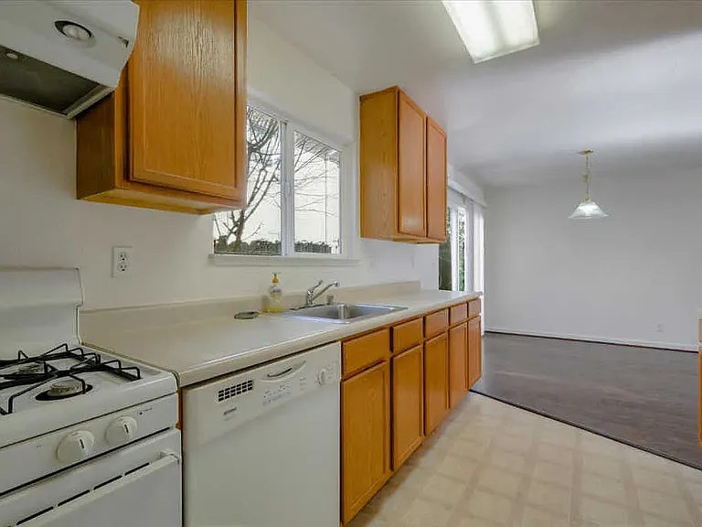 20363 Royal Ave — Photo 9