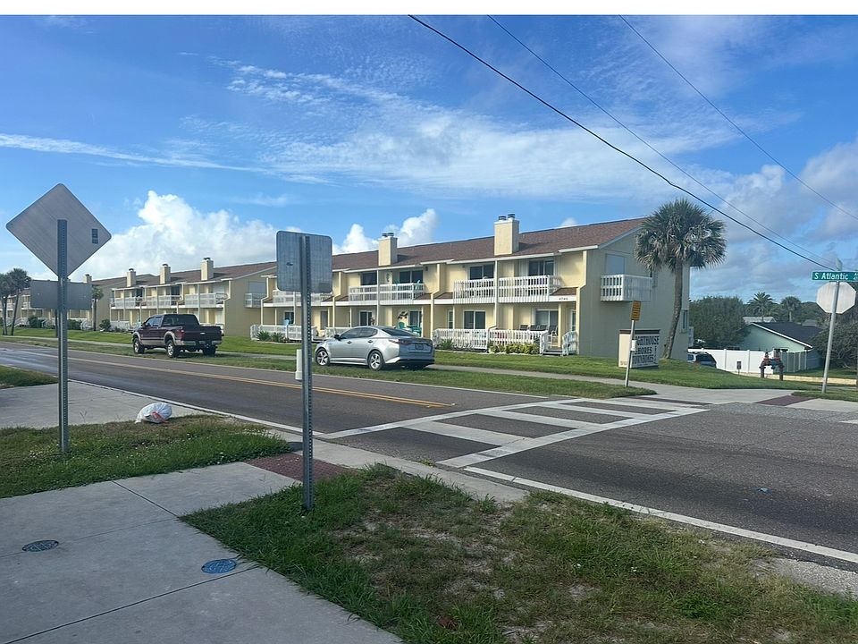 End unit, short few steps to private no-drive beach access!