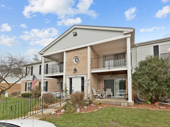 975 Golf Course Rd APT 8, Crystal Lake, IL 60014