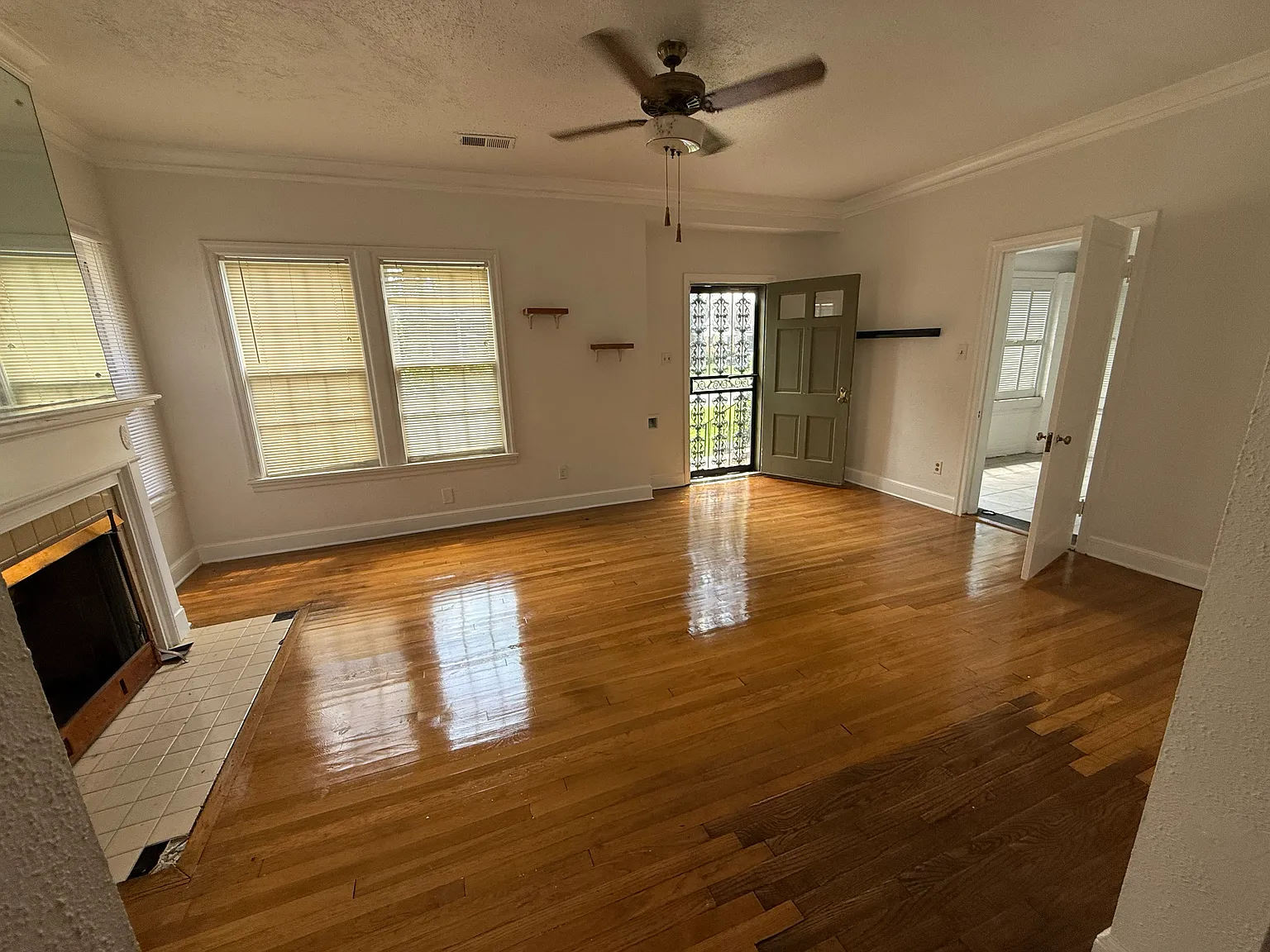 3 bed, 1200 sqft, $1,400 — Photo 3