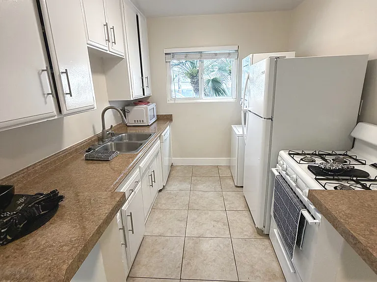 2121 Placentia Ave #G — Photo 6