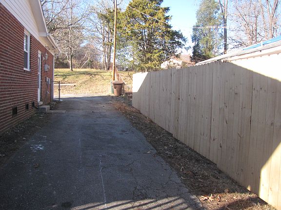 4th image of 4126 Donegal Dr