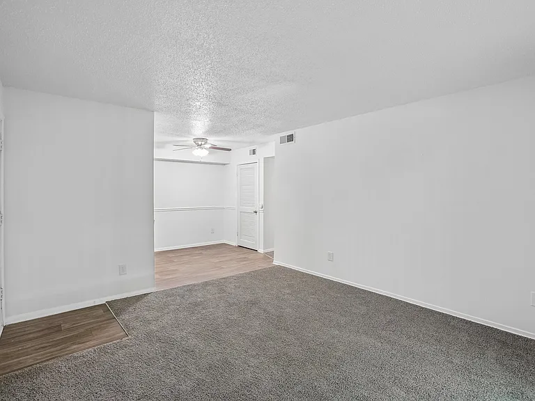 Lewis on Cascade Apartments — Photo 10