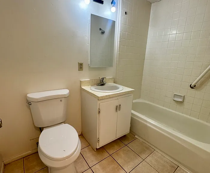 5250 E Bellevue St #B — Photo 12