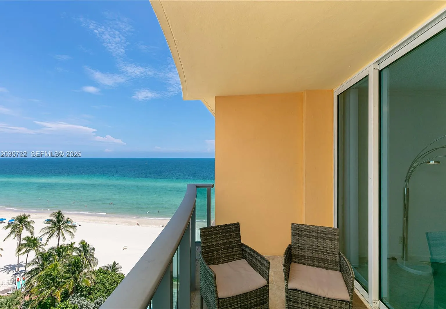 Wave Condo — Photo 2
