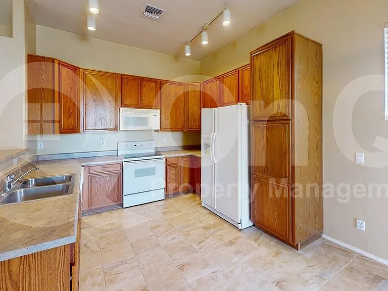 100 N Desert Stream Dr — Photo 1