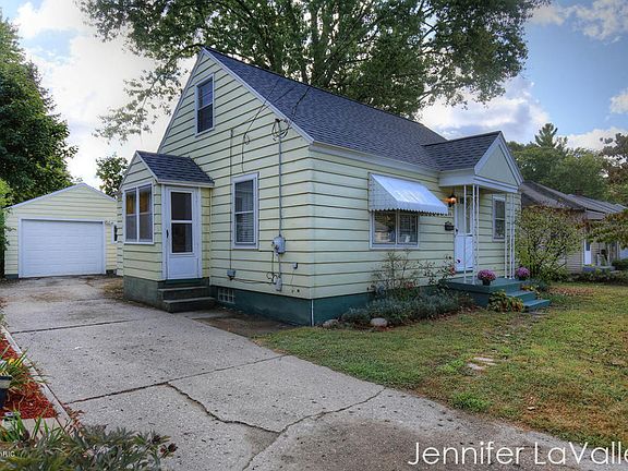 3rd image of 1324 Edith Ave NE