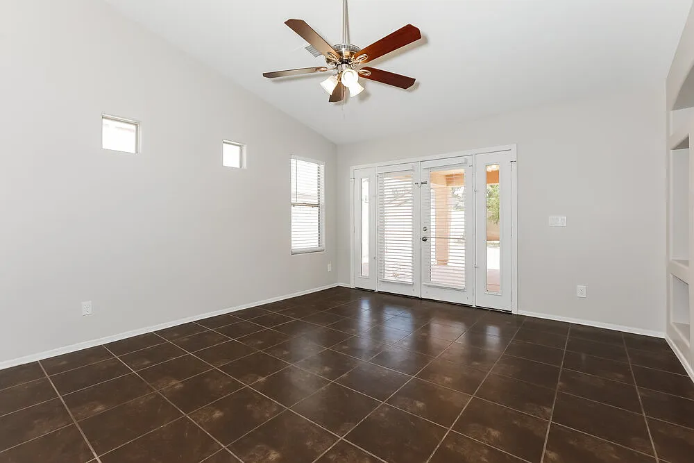 3 bed, 2.0 bath, 1447 sqft, $2,015 — Photo 3