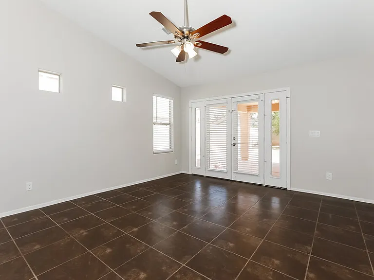 517 E Press Rd — Photo 3