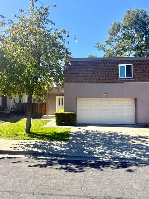 3 bed, 1256 sqft, $3,550 — Photo 1