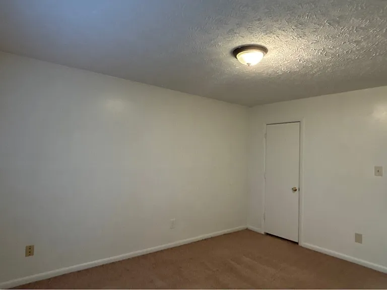 1122 Southwood Dr #3 — Photo 13