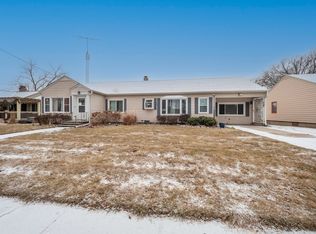 952 W Main St, Genoa, IL 60135