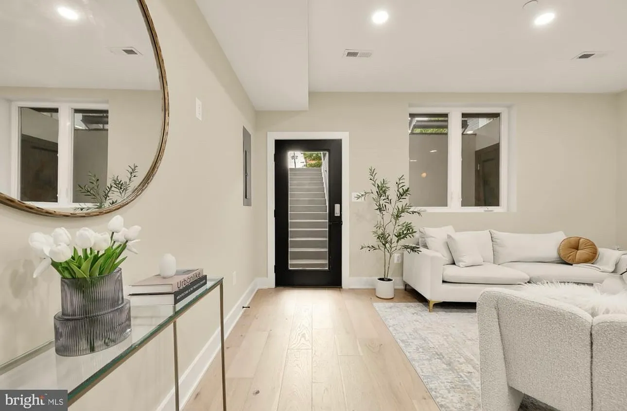 2 bed, 806 sqft, $2,800 — Photo 3