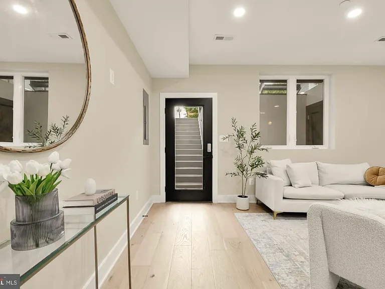 802 21st St NE #1 — Photo 3