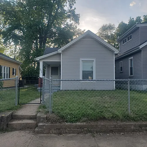 2206 Baltimore St Photo 1
