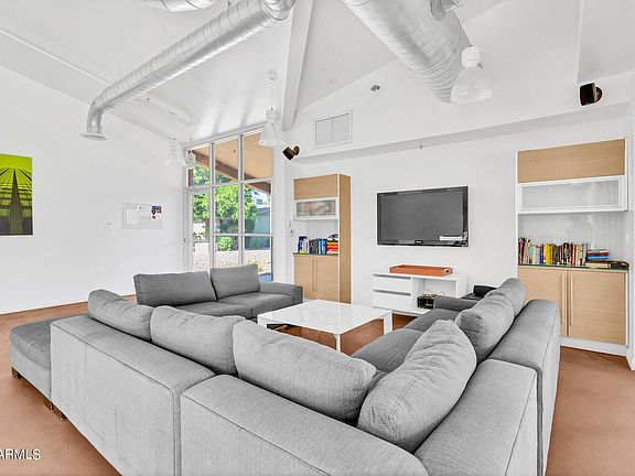 5th image of 1850 E MARYLAND Avenue #28