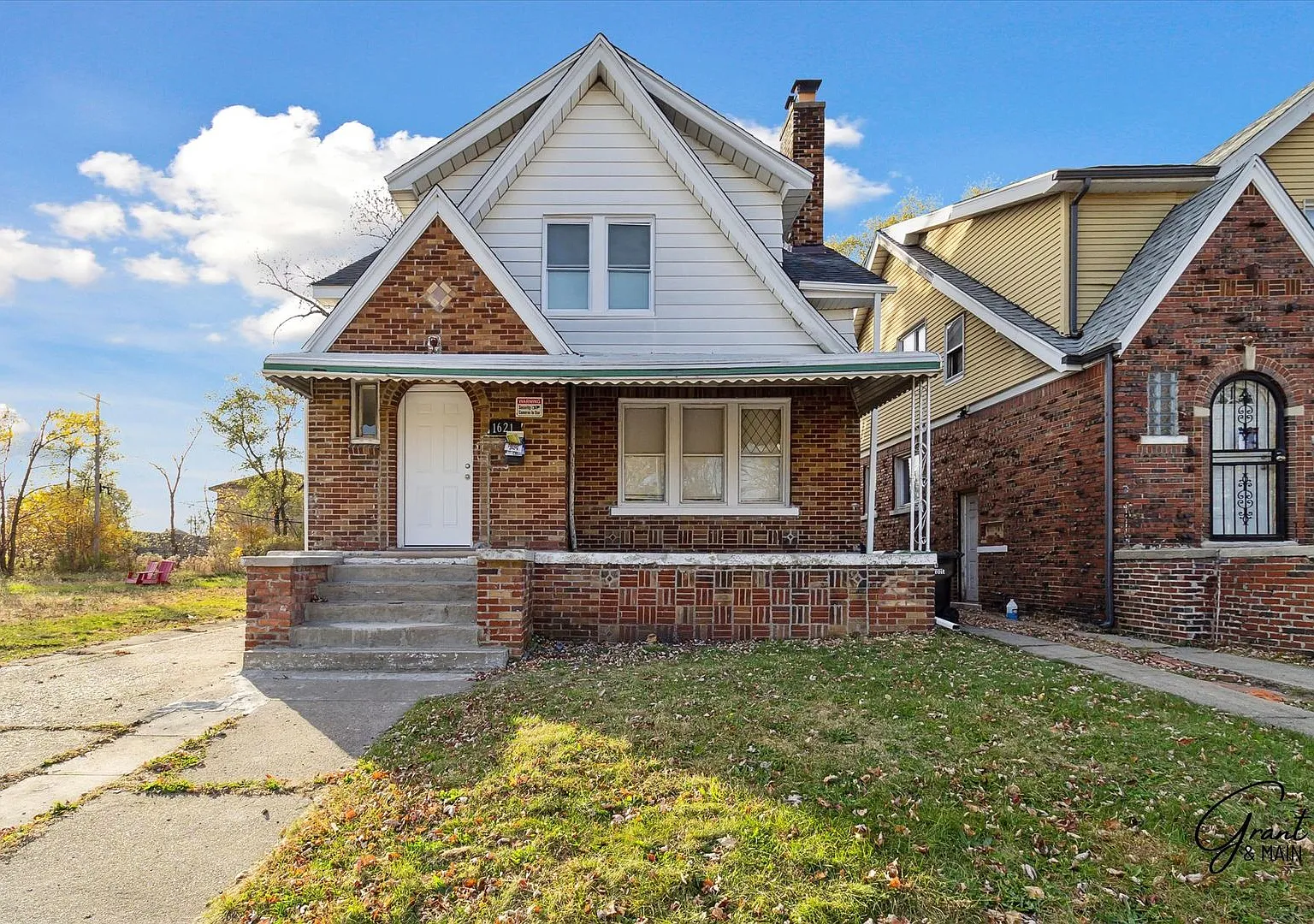 4 bedroom large home — Photo 1
