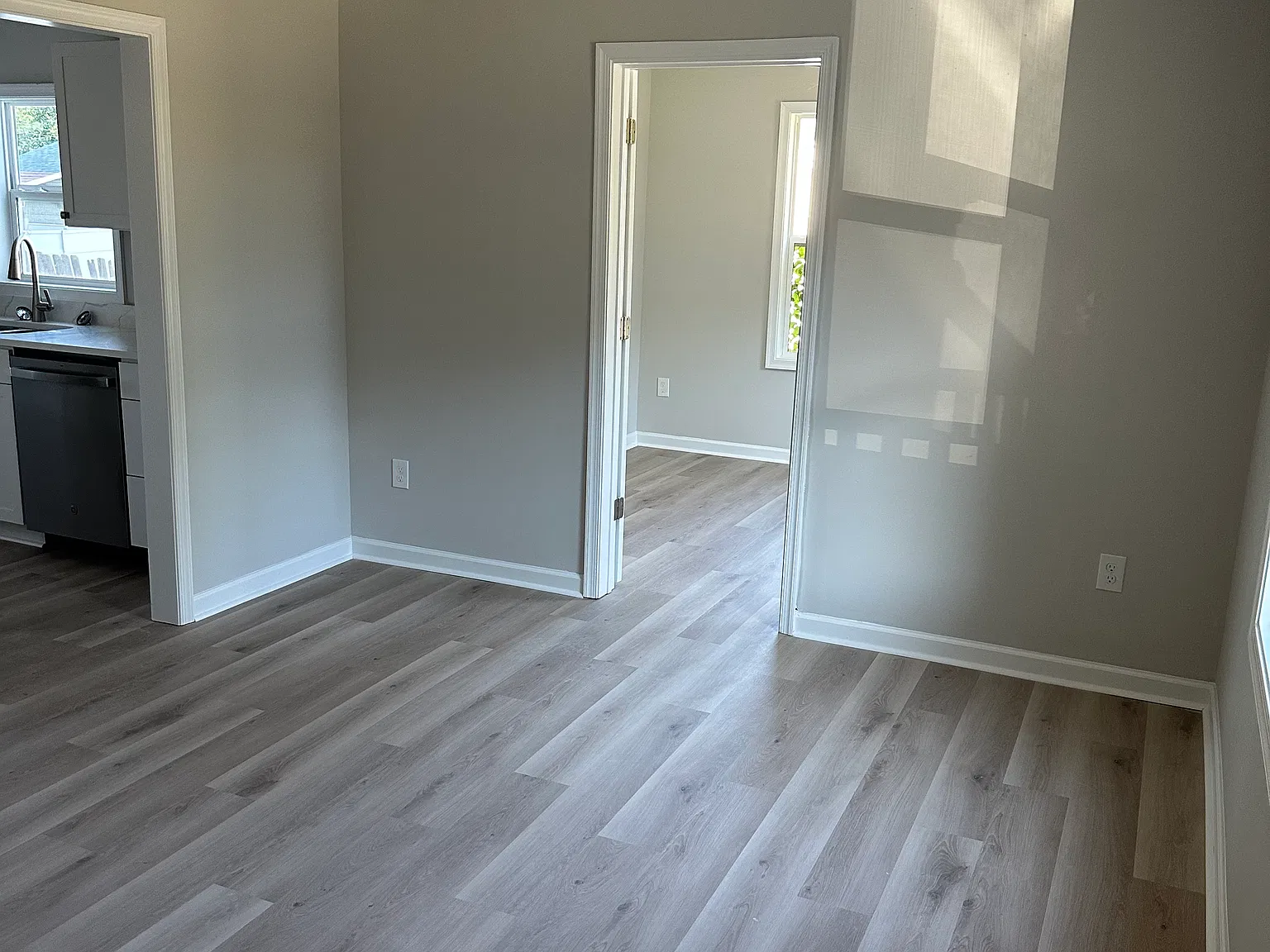 3 bed, 951 sqft, $1,650 — Photo 2