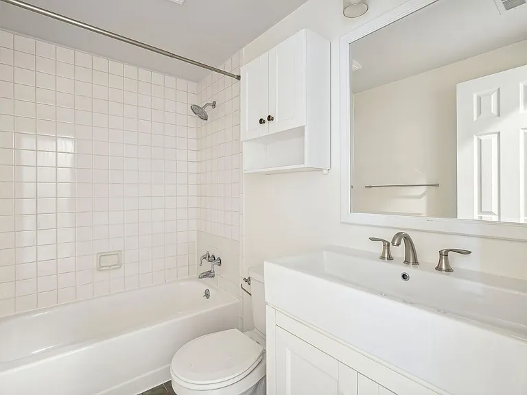 1124 25th St NW #211 — Photo 10