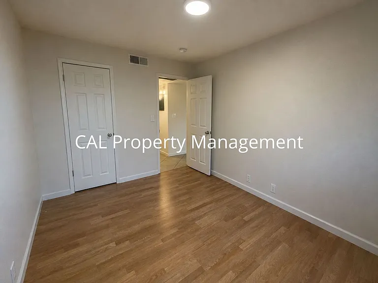918 Illinois Ave — Photo 9