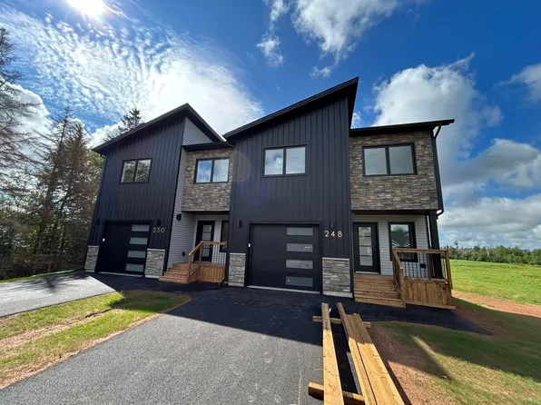 248 Ferry Rd, Cornwall, PE C0A 1H3