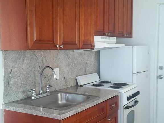 3rd image of 110 NE 56th St APT 112