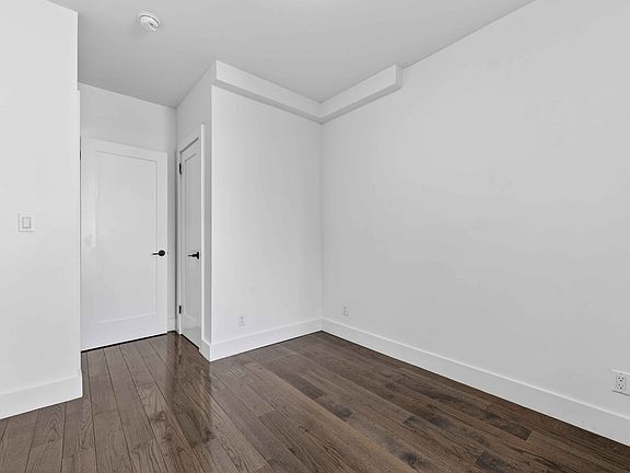 5th image of 152 Thompson St APT 4A