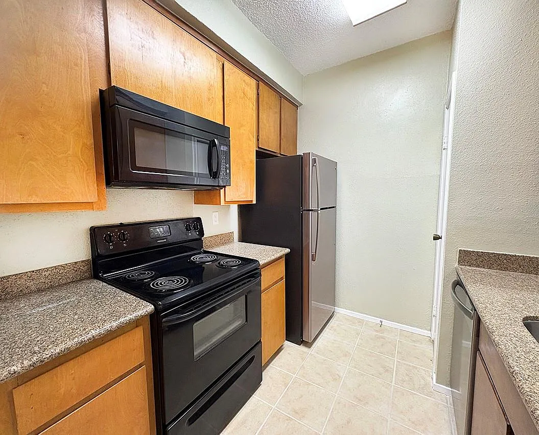 2 bed, $1,550 — Photo 4