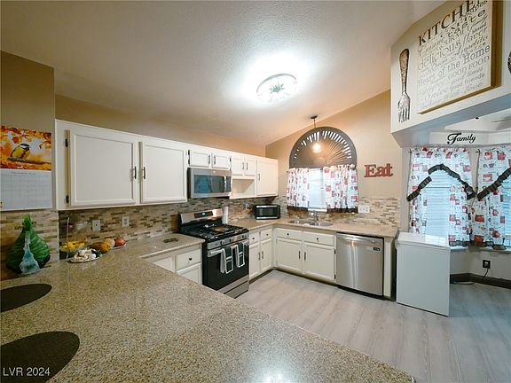 3rd image of 7081 Piccadily Dr