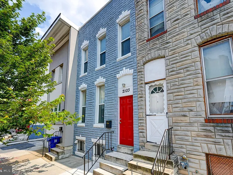 2103 E Madison St — Photo 1