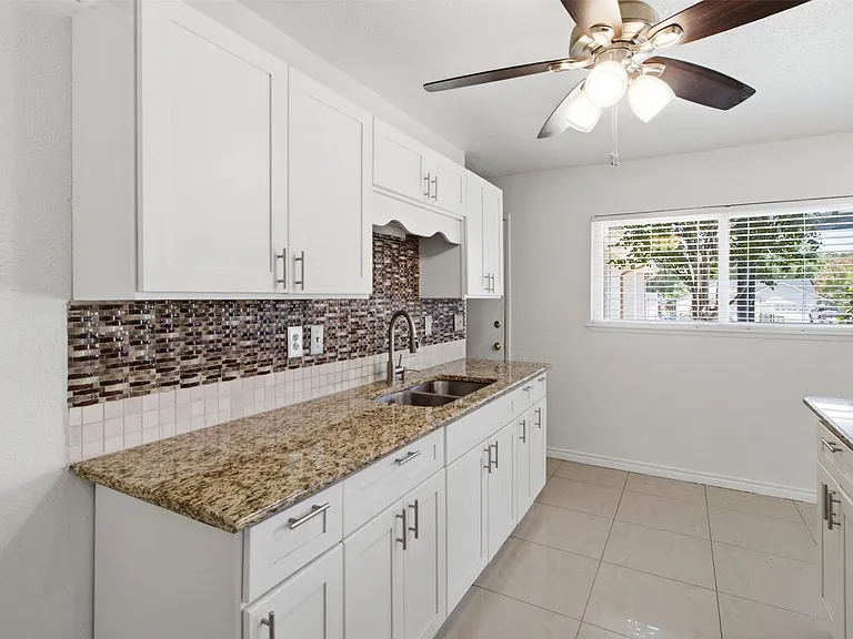3709 Yaupon Dr — Photo 5