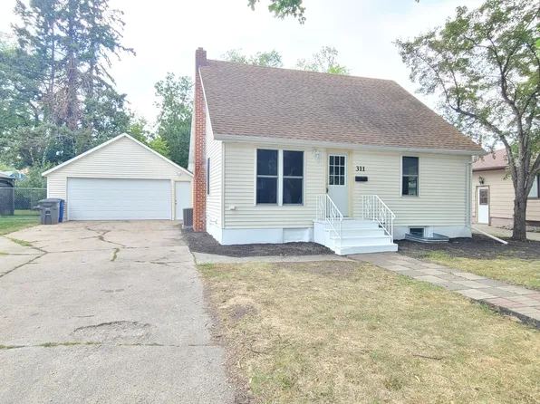 311 14th St N, Moorhead, MN 56560