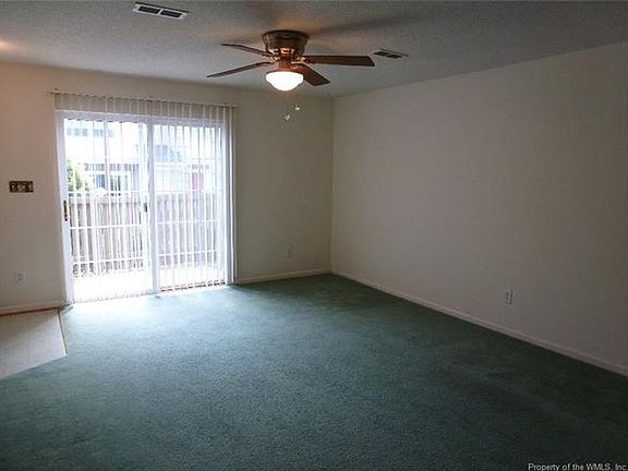 2nd image of 1002 Queens Xing #1002