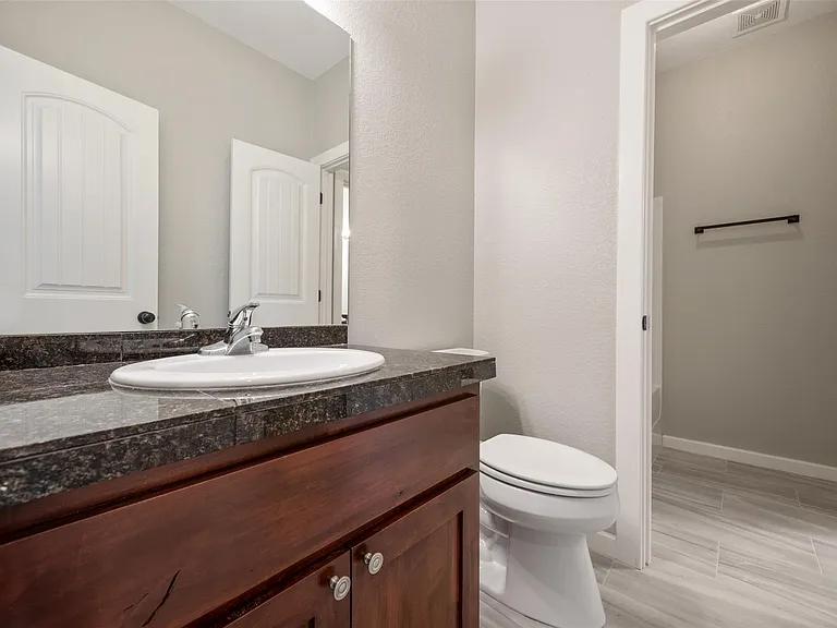 1215 Sherrard St #B — Photo 15
