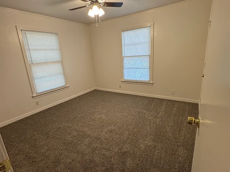 1601 Graham Dr — Photo 9