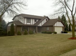 251 Bunting Ln, Bloomingdale, IL 60108