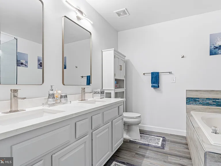 13922 Rutgers Ct — Photo 44
