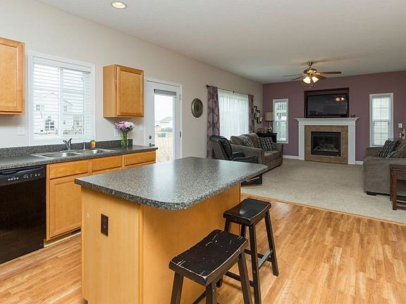5th image of 217 Tailfeather Dr NW
